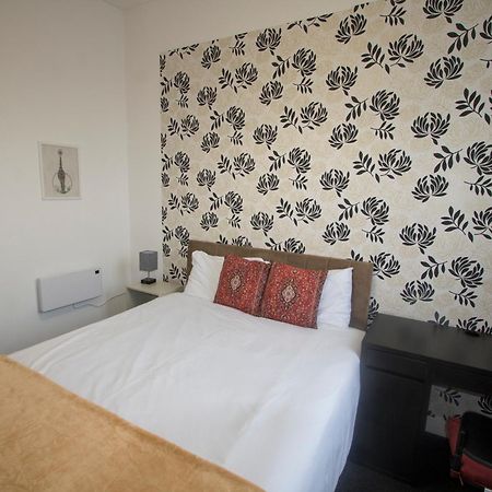 Ideal For Groups - Modern 2 Bedroom Apartment - Free Parking, Transit Links, Close To Stadiums Манчестер Экстерьер фото