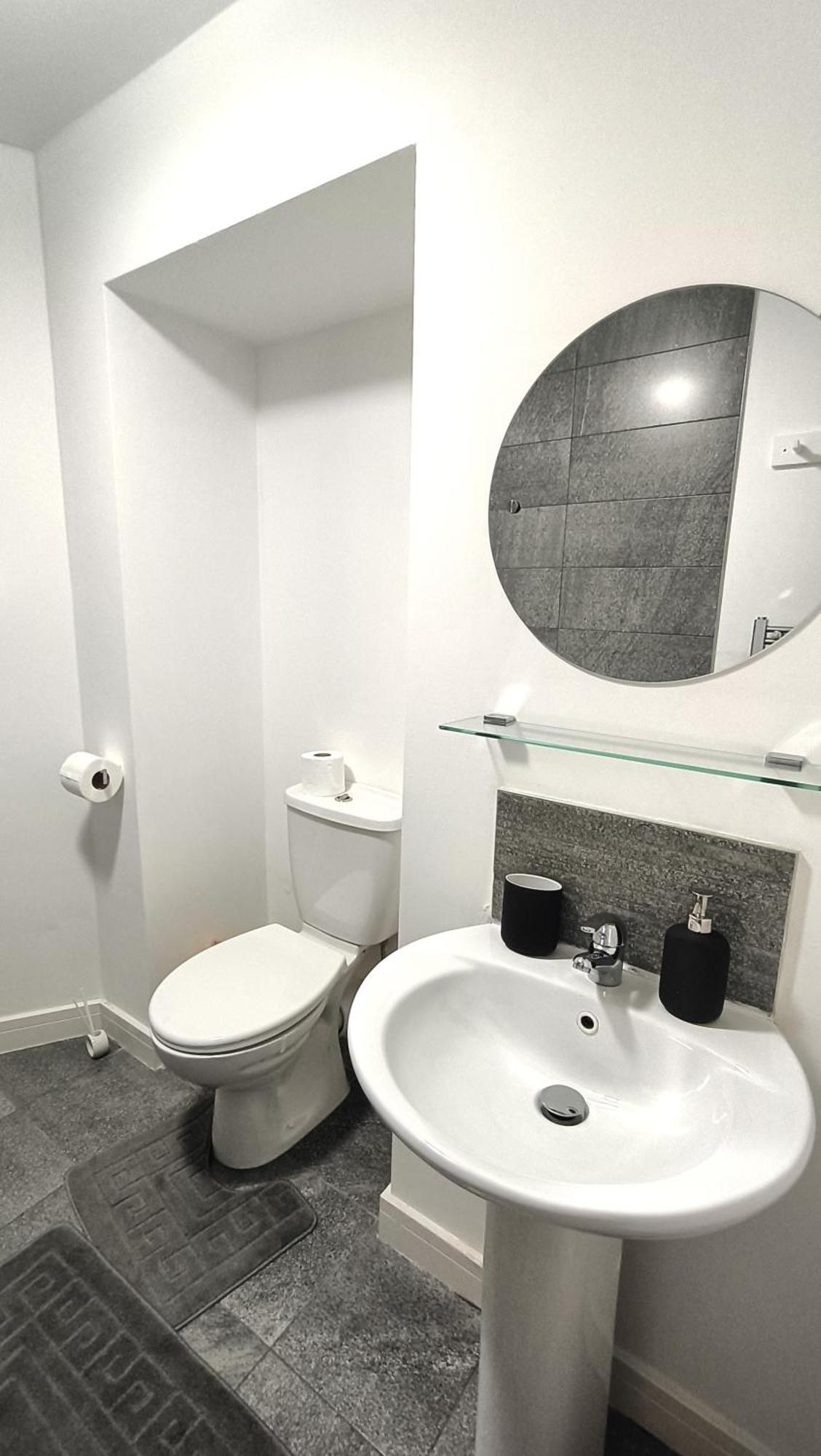 Ideal For Groups - Modern 2 Bedroom Apartment - Free Parking, Transit Links, Close To Stadiums Манчестер Экстерьер фото
