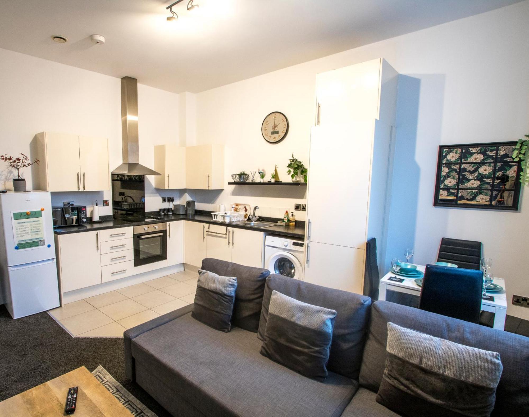 Ideal For Groups - Modern 2 Bedroom Apartment - Free Parking, Transit Links, Close To Stadiums Манчестер Экстерьер фото